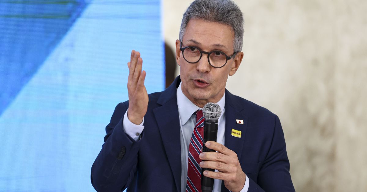Romeu Zema e Eduardo Bolsonaro em eventos políticos.