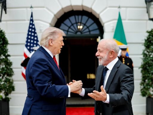 Presidente Lula e Donald Trump em encontro oficial na Casa Branca.