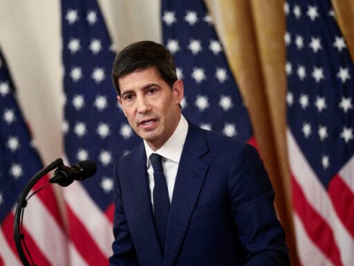 Fed mantém juros entre 3,50% e 3,75% ao ano na estreia de Kevin Warsh em contexto de Política Econômica