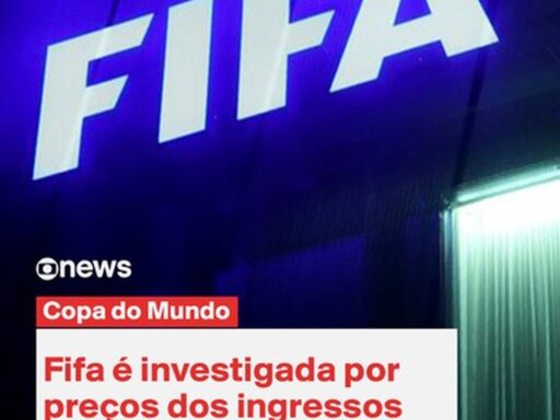Torcedores em estádio durante evento da Fifa.