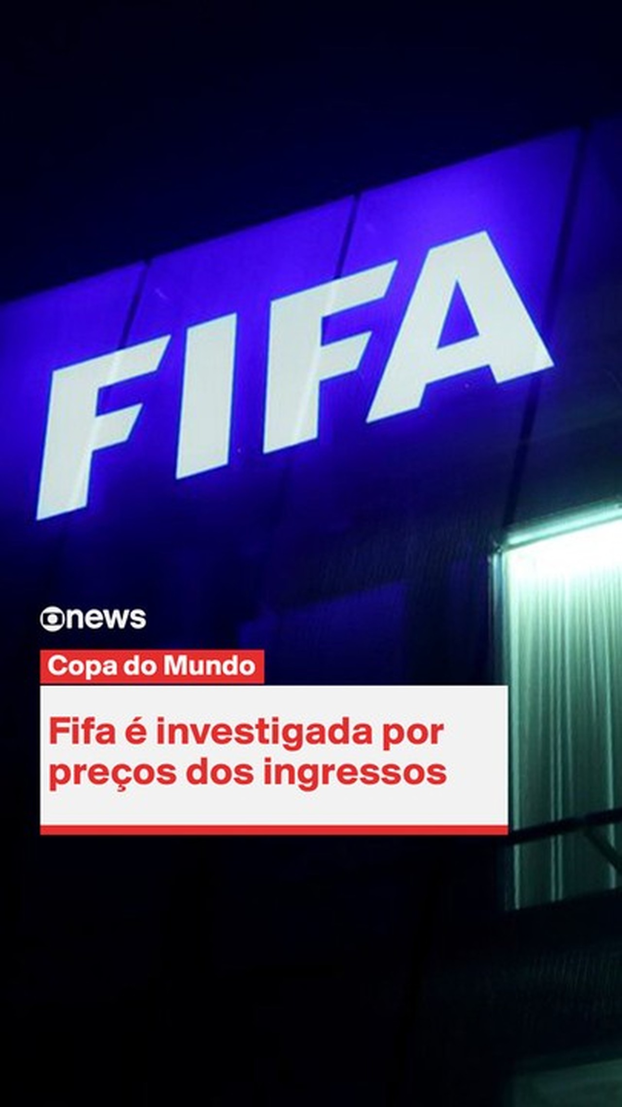 Torcedores em estádio durante evento da Fifa.