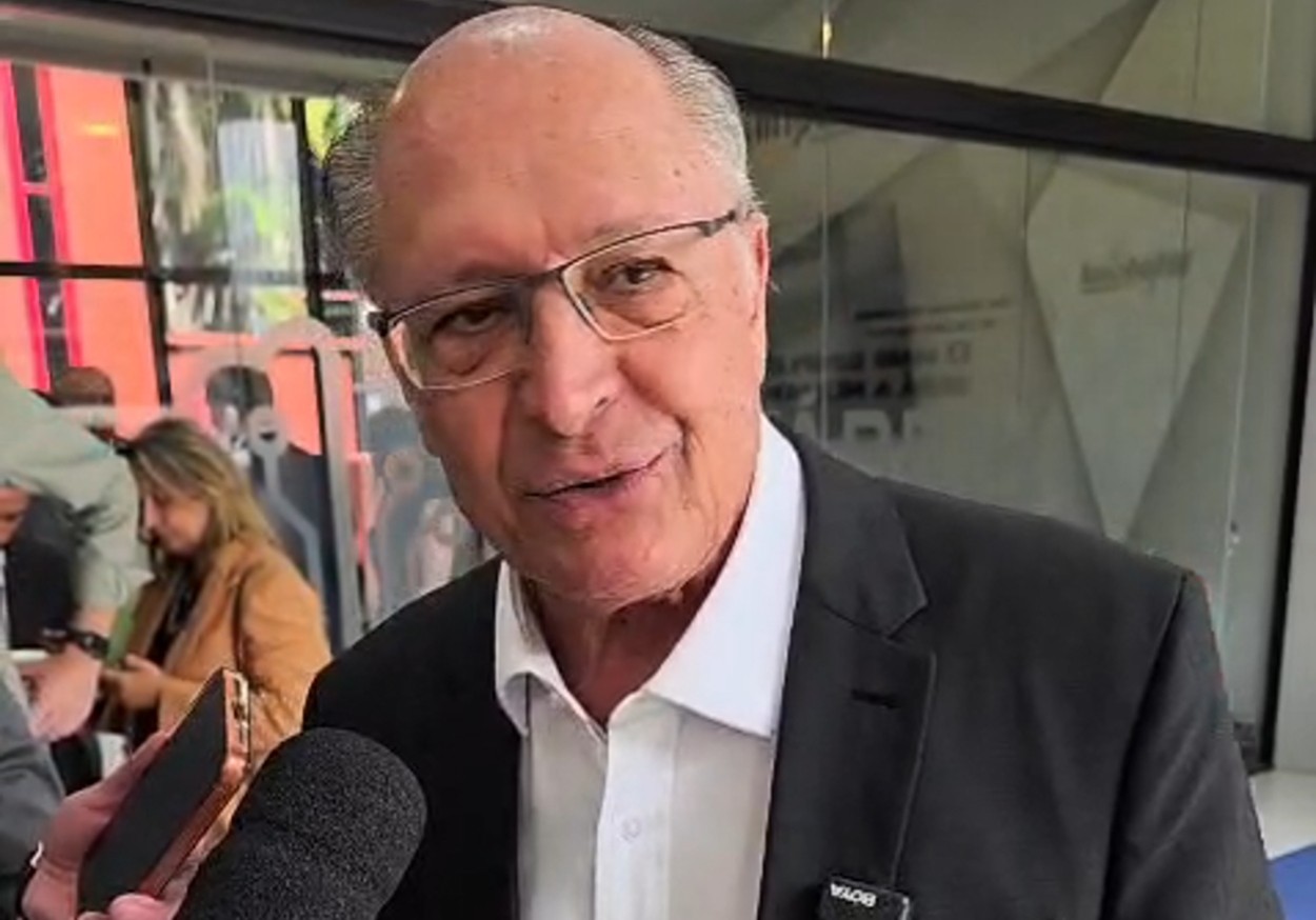 Governo brasileiro classifica como 'injusta' proposta de tarifa de 25% dos EUA em contexto de Política Econômica