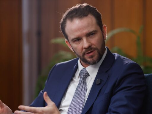 Governo brasileiro manifesta preocupação com possíveis novas tarifas dos Estados Unidos em contexto de Política Econômica