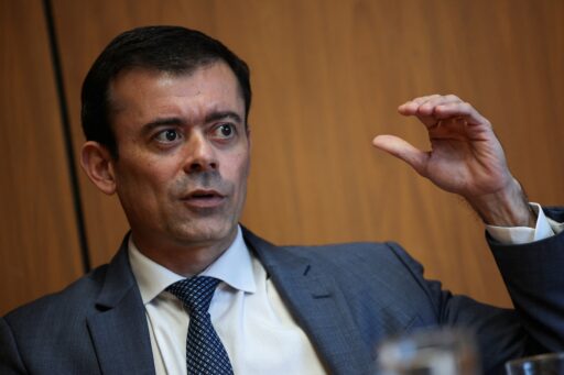Governo planeja encerrar subsídios a combustíveis com estabilização do petróleo em contexto de Política Econômica