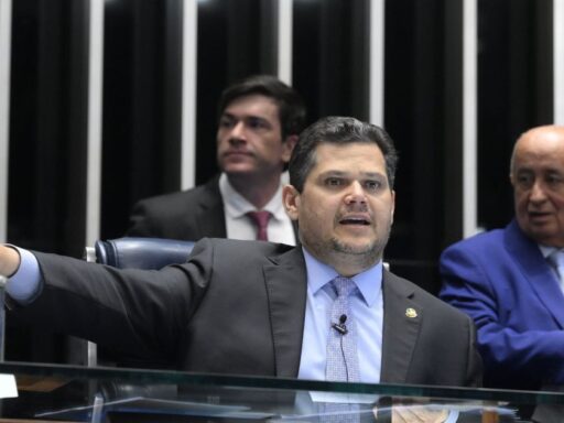 Presidente da Câmara, Hugo Motta, articula votação de projetos para destravar pauta legislativa.