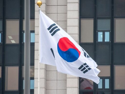 Fachada da fábrica da Hanwha Aerospace em Daejeon após o incêndio.