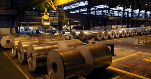 Gráfico mostrando o crescimento da produção industrial brasileira em abril.
