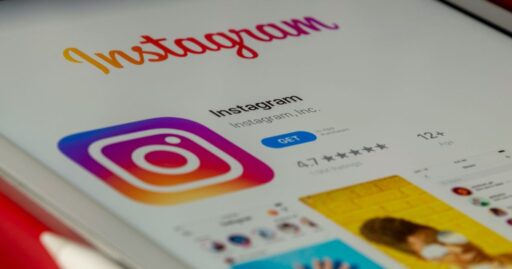 Interface do Instagram Plus com opções de personalização.