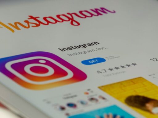 Interface do Instagram Plus com opções de personalização.
