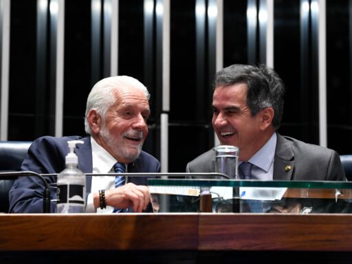 Jaques Wagner e Ciro Nogueira em sessão no Senado Federal.