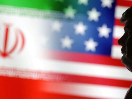 Representantes diplomáticos discutindo acordo entre Irã e Estados Unidos.
