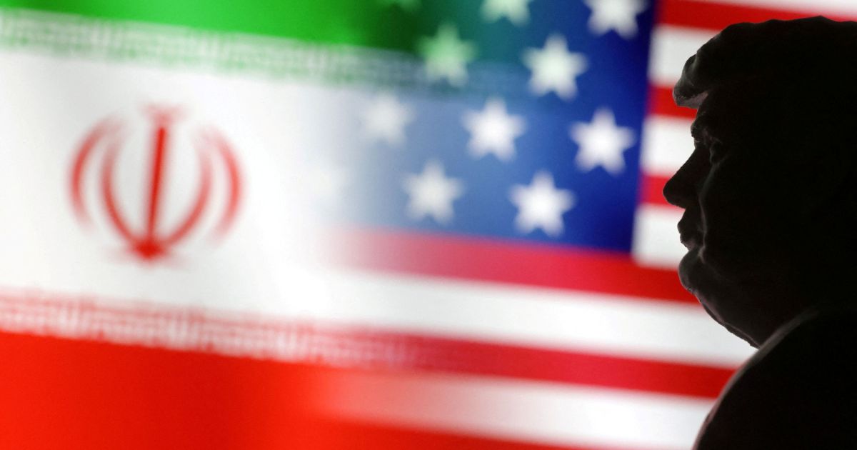 Representantes diplomáticos discutindo acordo entre Irã e Estados Unidos.