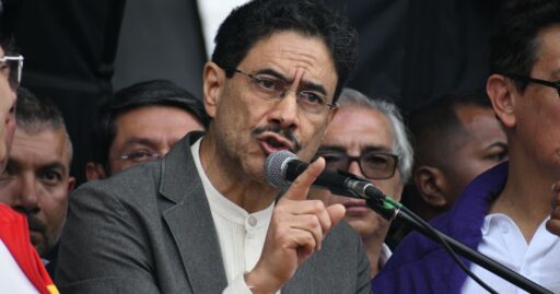 Candidato Iván Cepeda durante coletiva de imprensa sobre as eleições na Colômbia.