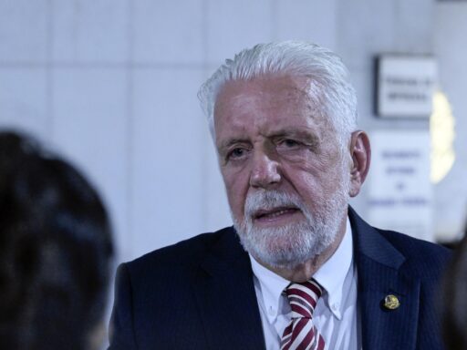 Senador Jaques Wagner em sessão no Senado Federal.