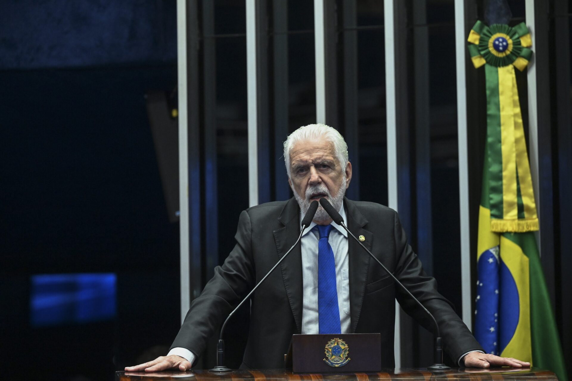 Senador Jaques Wagner durante sessão no Senado Federal.