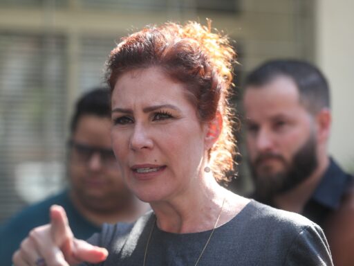 Ex-deputada Carla Zambelli durante coletiva de imprensa em São Paulo.