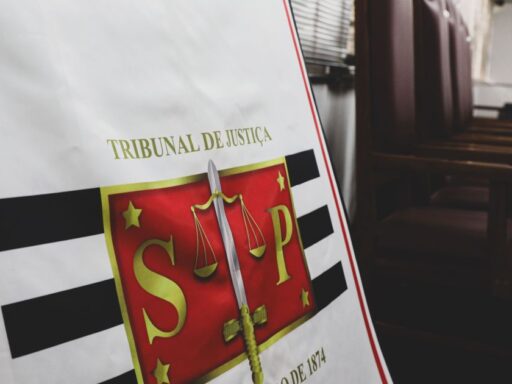 Fachada de tribunal de justiça em São Paulo