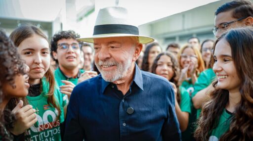 Lula atribui proposta de tarifa de 25% dos EUA à família Bolsonaro e chama senador de 'traidor' em contexto de Política Econômica