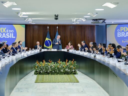 Lula cobra entregas ministeriais antes de restrições eleitorais e defende soberania do Pix em contexto de Política Econômica