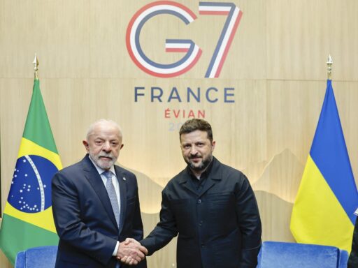 Lula e Zelensky se reúnem durante cúpula do G7 na França em contexto de Política Econômica