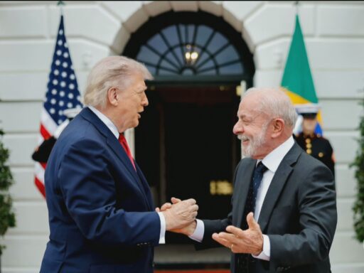 Presidente Lula e Donald Trump em evento internacional.