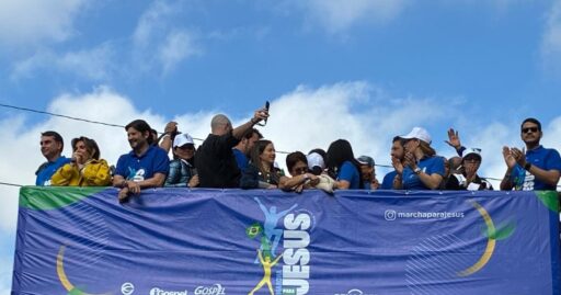 Marcha para Jesus em SP reúne políticos e vira palco de discursos eleitorais em contexto de Política Econômica