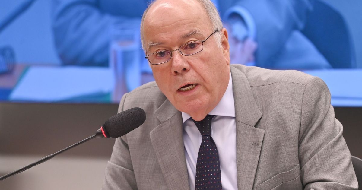 Ministro Mauro Vieira em reunião da OCDE em Paris.