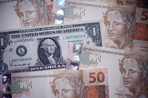 Mercado financeiro opera em otimismo com foco na 'Superquarta' de juros em contexto de Política Econômica