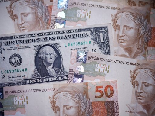 Mercado financeiro opera em otimismo com foco na 'Superquarta' de juros em contexto de Política Econômica