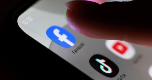Logotipos das redes sociais da Meta com aviso de instabilidade.