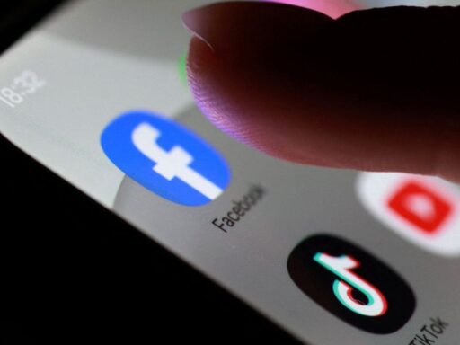 Logotipos das redes sociais da Meta com aviso de instabilidade.