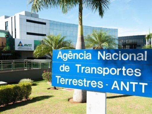 Sede da ANTT em Brasília com foco em gestão orçamentária.