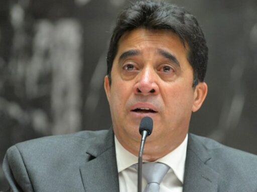 Moraes valida acordo e suspende ação contra deputado mineiro por atos de 8 de janeiro em contexto de Política Econômica