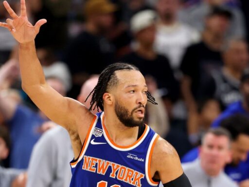 Jogadores do New York Knicks comemoram o título da NBA.