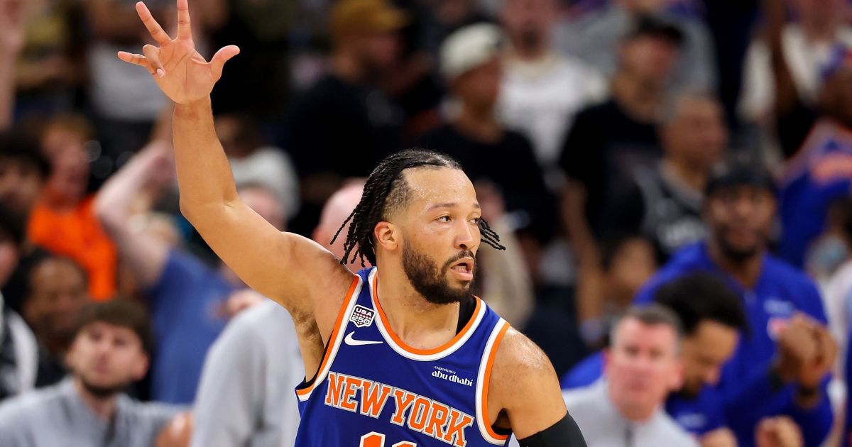 Jogadores do New York Knicks comemoram o título da NBA.