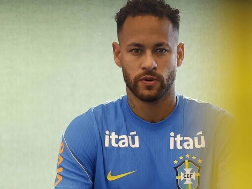 Neymar em treino de recuperação
