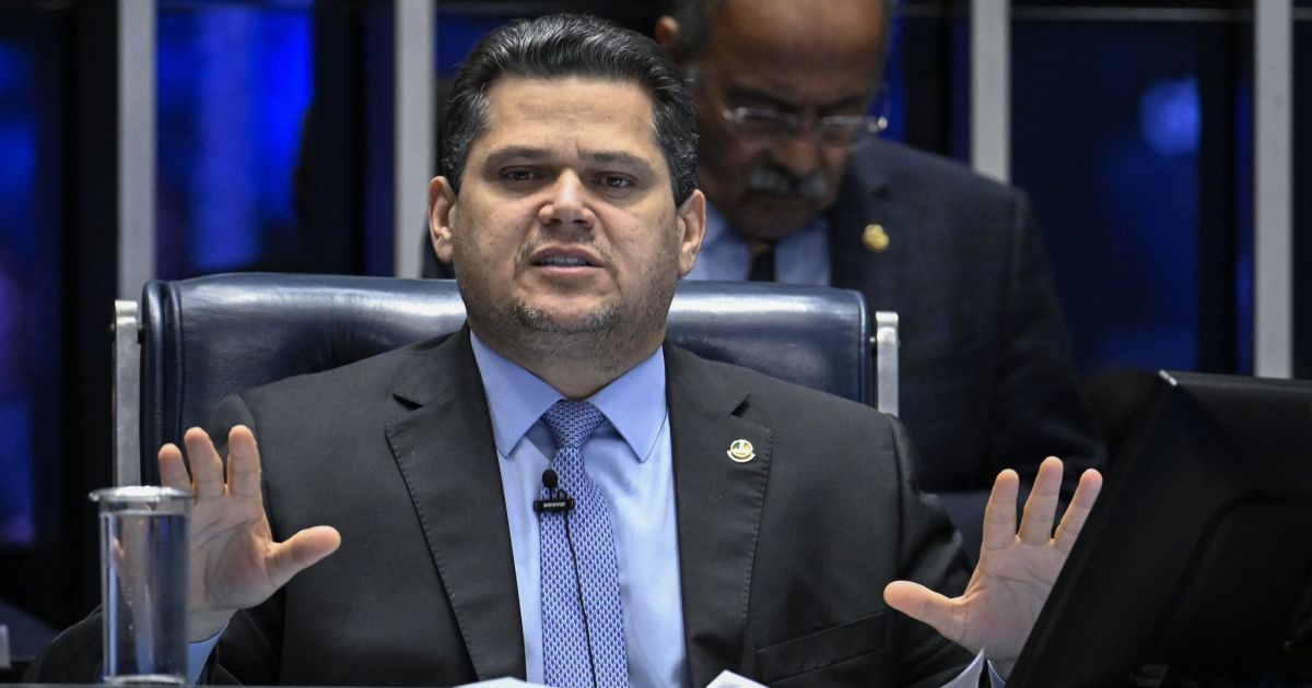 Representação de regulação de big techs no Brasil.