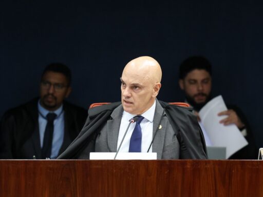 Oposição protocola 52º pedido de impeachment contra ministro Alexandre de Moraes em contexto de Política Econômica