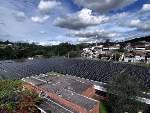 Painéis solares instalados na unidade industrial da Organon em Campinas.