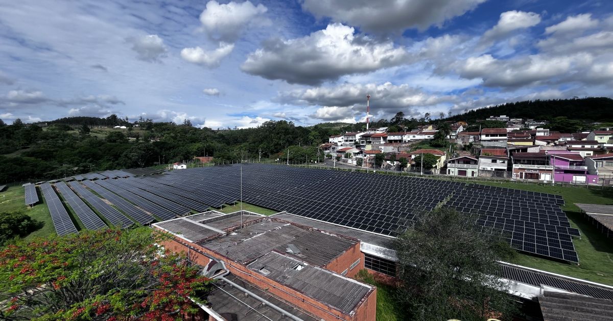 Painéis solares instalados na unidade industrial da Organon em Campinas.