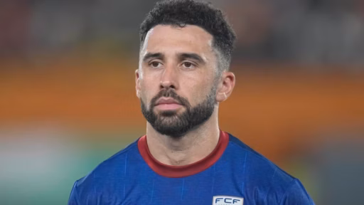 Roberto Lopes, zagueiro de Cabo Verde, em preparação para a Copa do Mundo.
