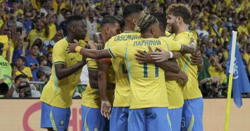 Jogadores da Seleção Brasileira em campo durante a Copa do Mundo de 2026.