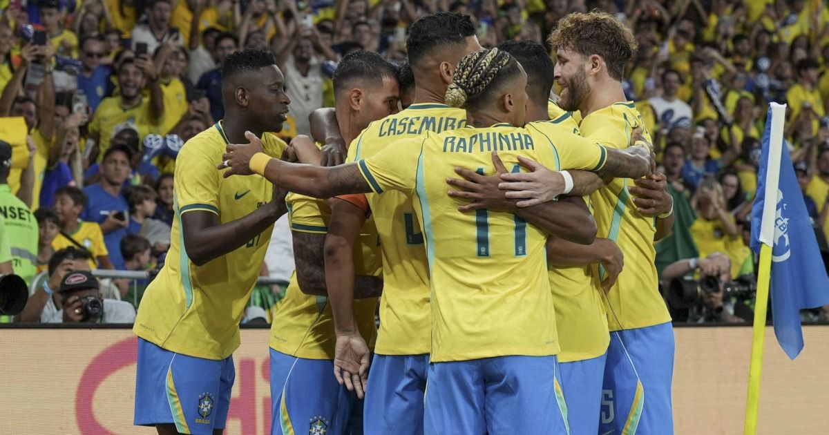 Jogadores da Seleção Brasileira em campo durante a Copa do Mundo de 2026.