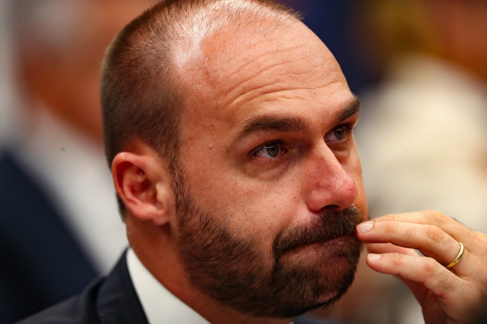 STF condena Eduardo Bolsonaro por coação e impõe inelegibilidade em contexto de Política Econômica