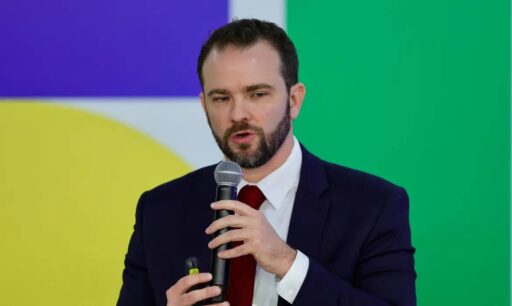 Ministro da Fazenda Dario Durigan em reunião no STF.