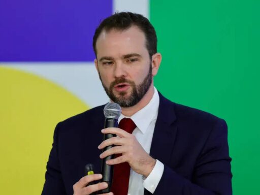 Ministro da Fazenda Dario Durigan em reunião no STF.