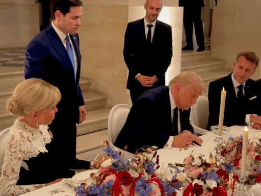 Representantes dos EUA e Irã em negociações diplomáticas na Suíça.