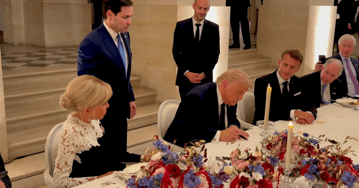 Representantes dos EUA e Irã em negociações diplomáticas na Suíça.