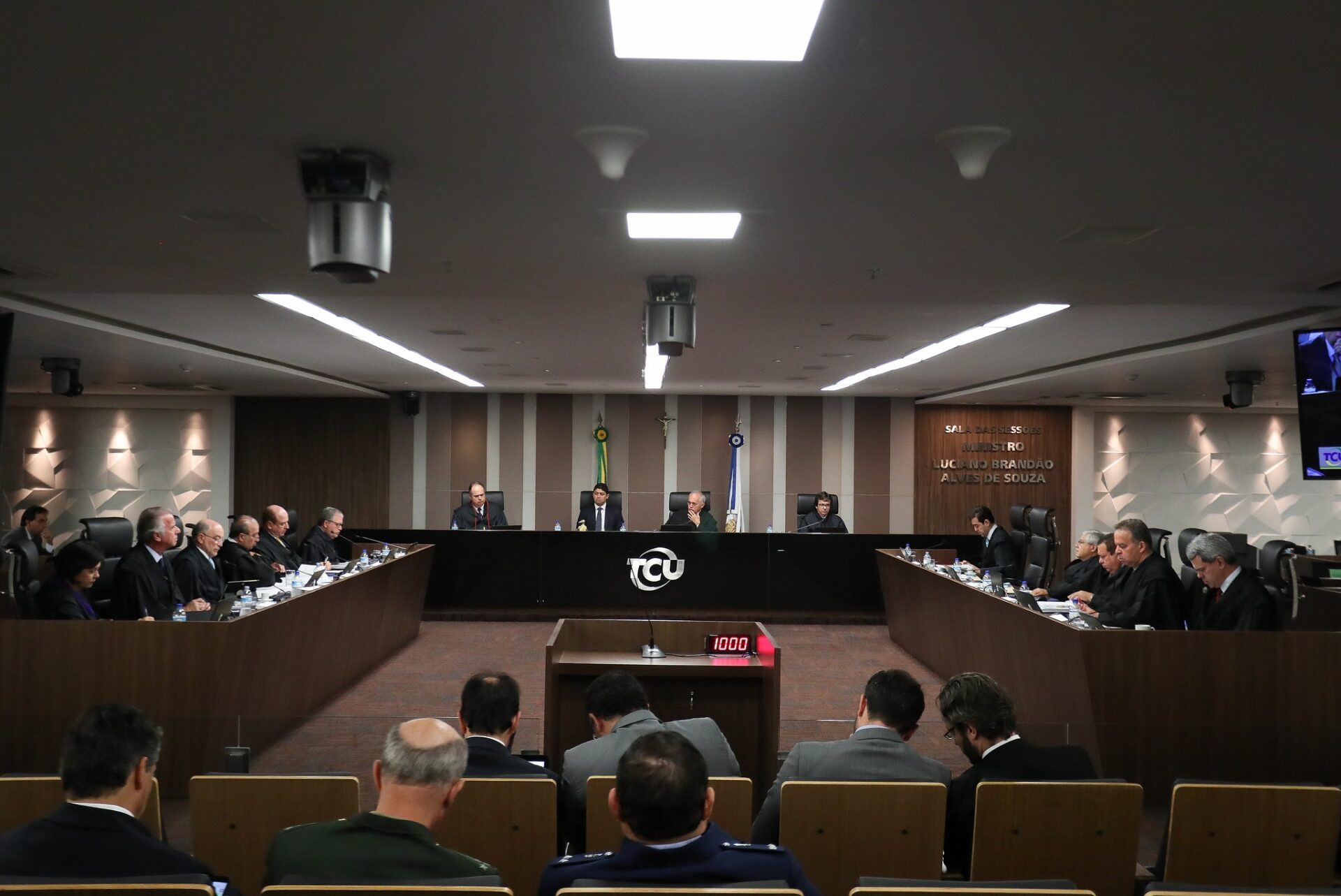 Plenário do Tribunal de Contas da União durante sessão de julgamento.