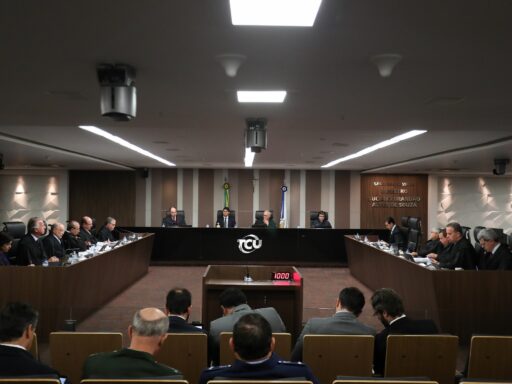 Plenário do Tribunal de Contas da União durante sessão de julgamento.